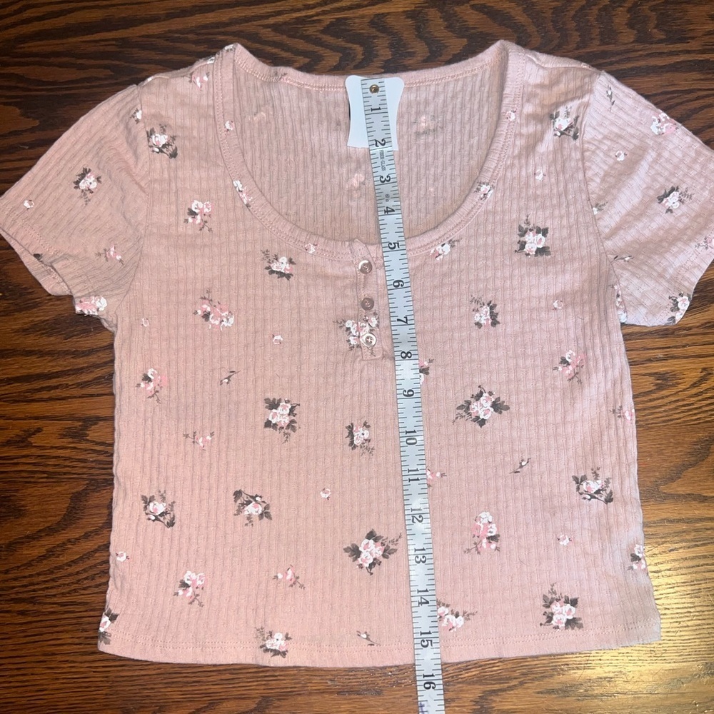 Pink floral short sleeve crop top - Picture 6 of 8